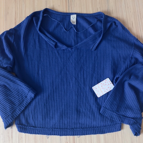 NWT FREE PEOPLE We The Free Ricky Thermal V Neck Top Size XS blue bell sleeve - Picture 2 of 9